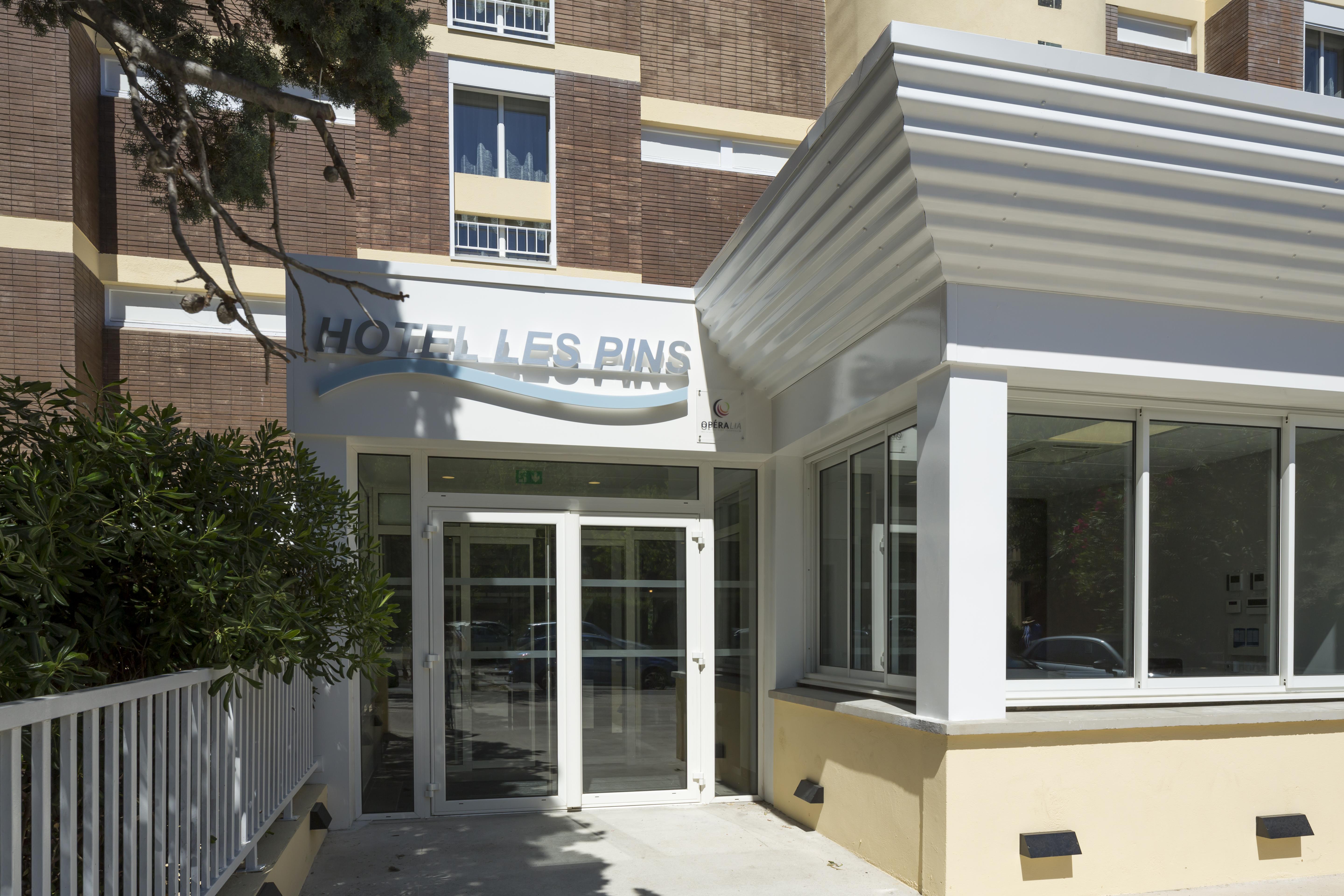 Logis Hotel Les Pins - Operalia Balaruc-les-Bains Exterior photo